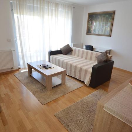 Apartment Dina 52 روفينج المظهر الخارجي الصورة