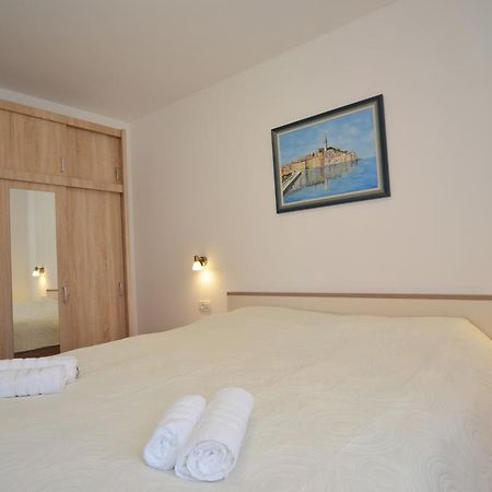 Apartment Dina 52 روفينج المظهر الخارجي الصورة