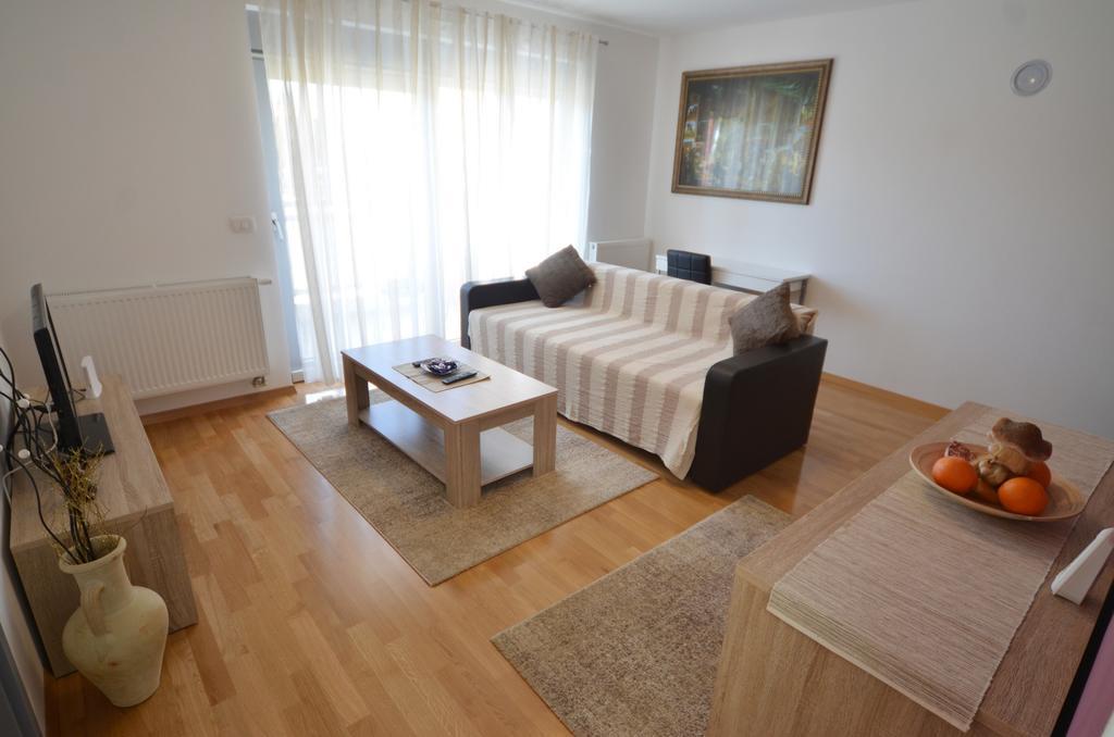 Apartment Dina 52 روفينج المظهر الخارجي الصورة