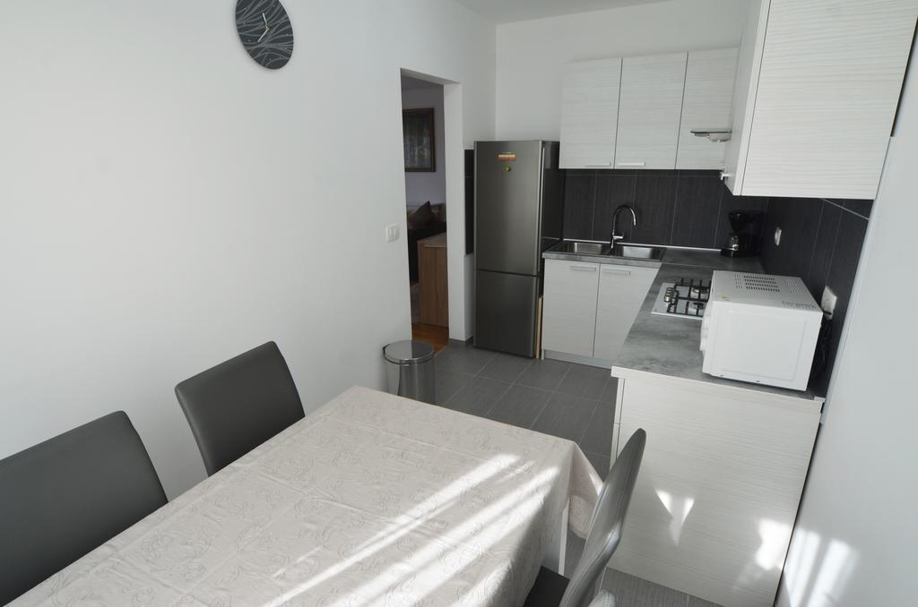 Apartment Dina 52 روفينج المظهر الخارجي الصورة