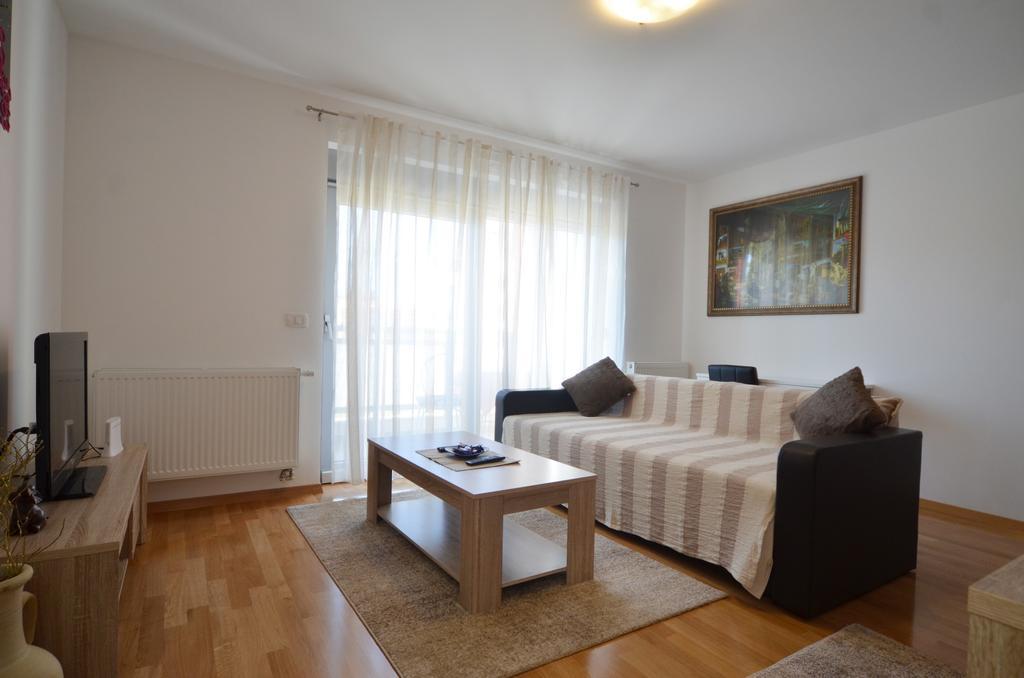 Apartment Dina 52 روفينج المظهر الخارجي الصورة