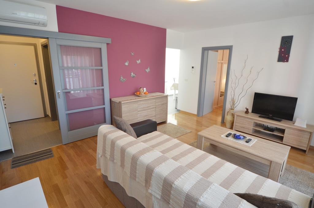 Apartment Dina 52 روفينج المظهر الخارجي الصورة