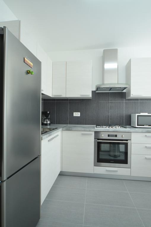 Apartment Dina 52 روفينج المظهر الخارجي الصورة