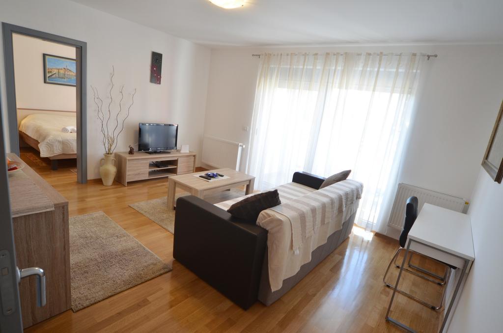 Apartment Dina 52 روفينج المظهر الخارجي الصورة