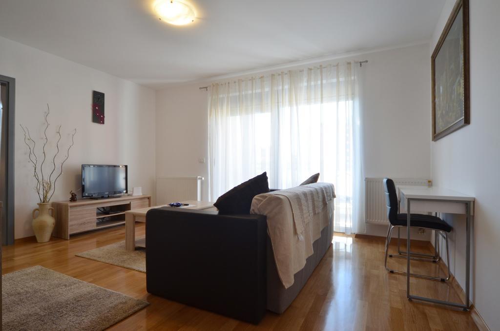Apartment Dina 52 روفينج المظهر الخارجي الصورة
